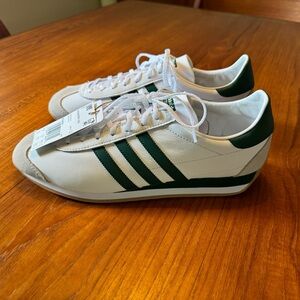 Mens Adidas “Country” leather sneakers. Brand new with tags, never worn.Size 12.